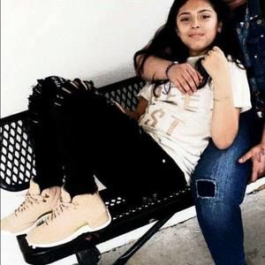 Meet your Posher, Abril